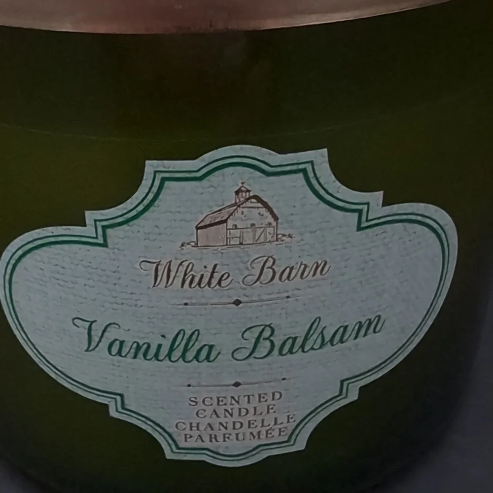Bath & Body Works,White Barn Vanilla Balsam 3 Wick Candle. - Picture 2 of 7